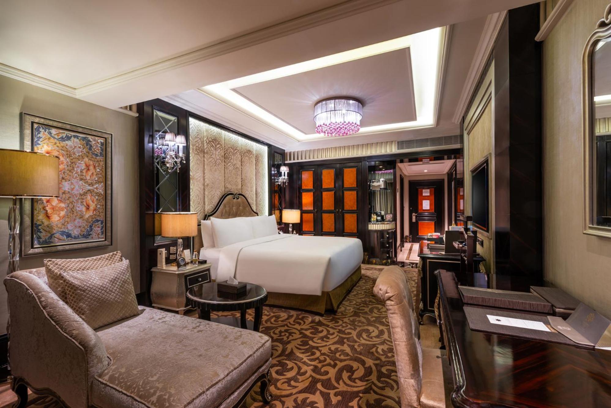 Hotel Narcissus &