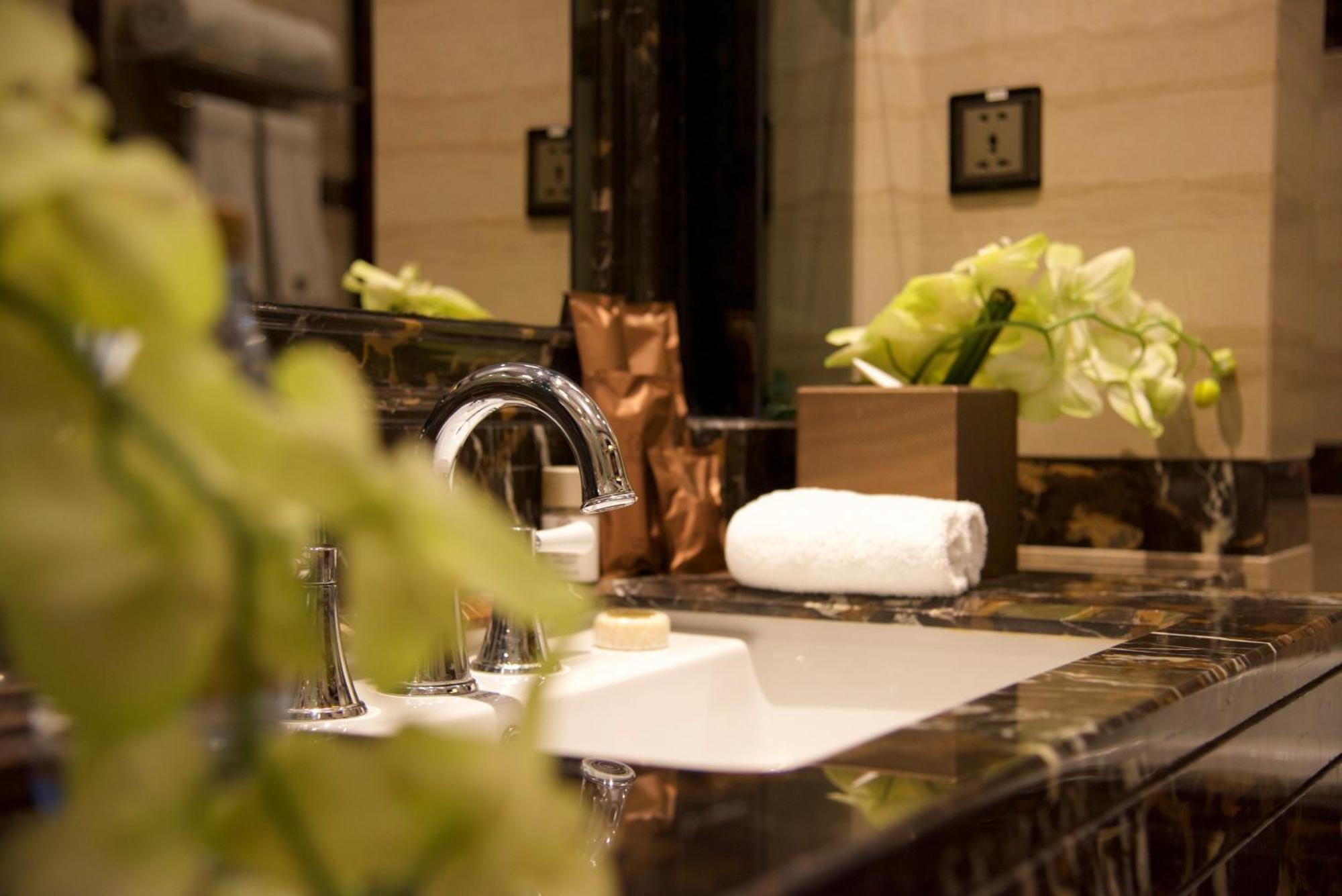 Hotel Narcissus &