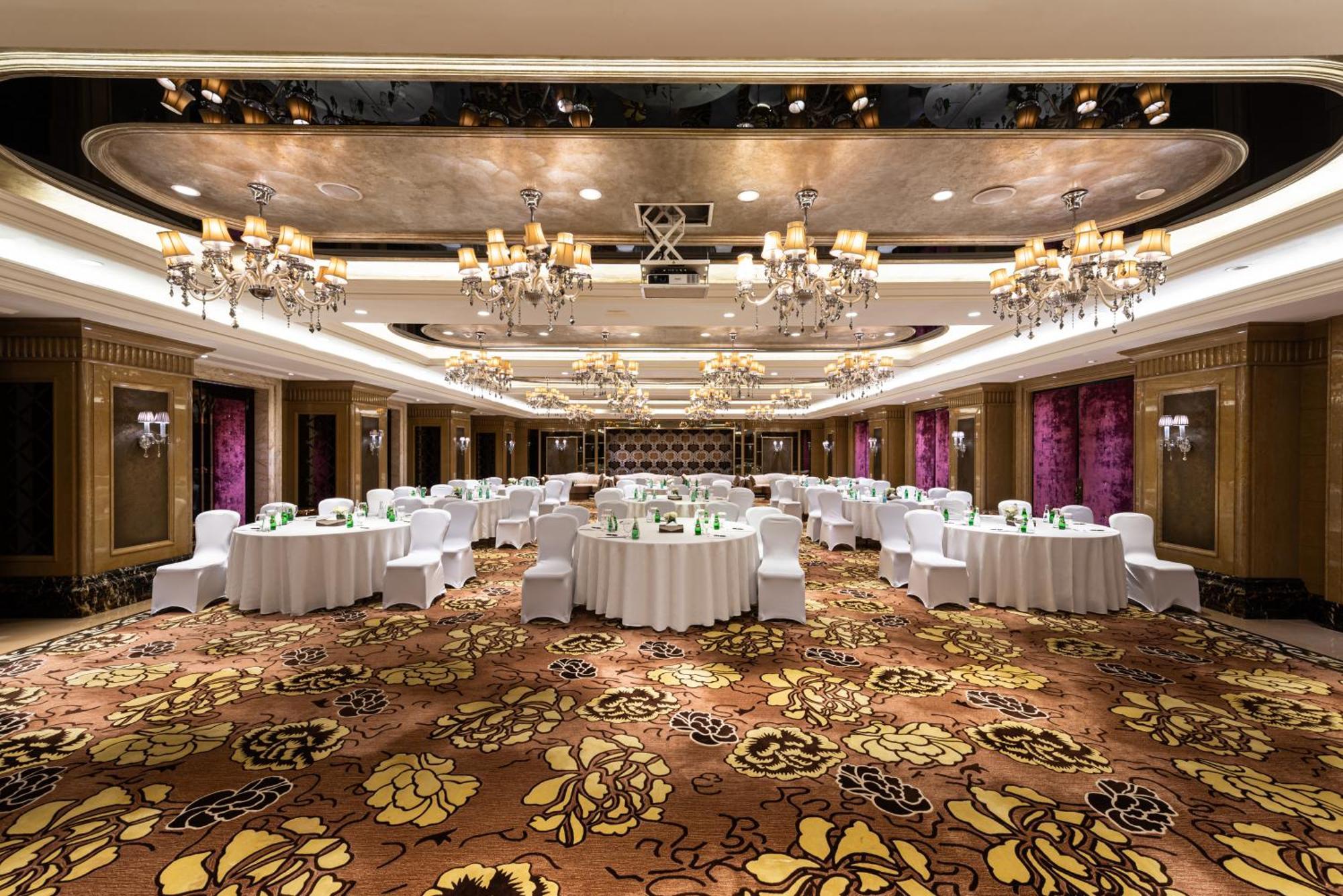 Hotel Narcissus &