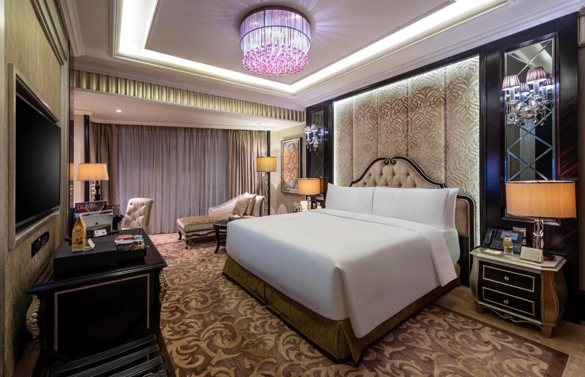 Narcissus & Hotel 5*
